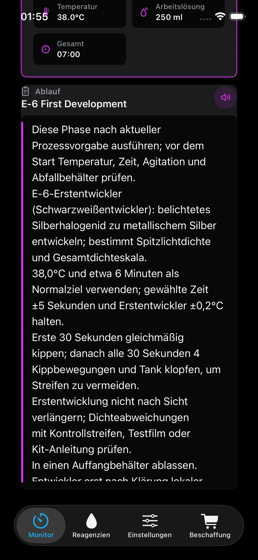 FilmDevMonitor zeigt die aktive Stufe in einer dunklen Oberfläche für wenig Licht.