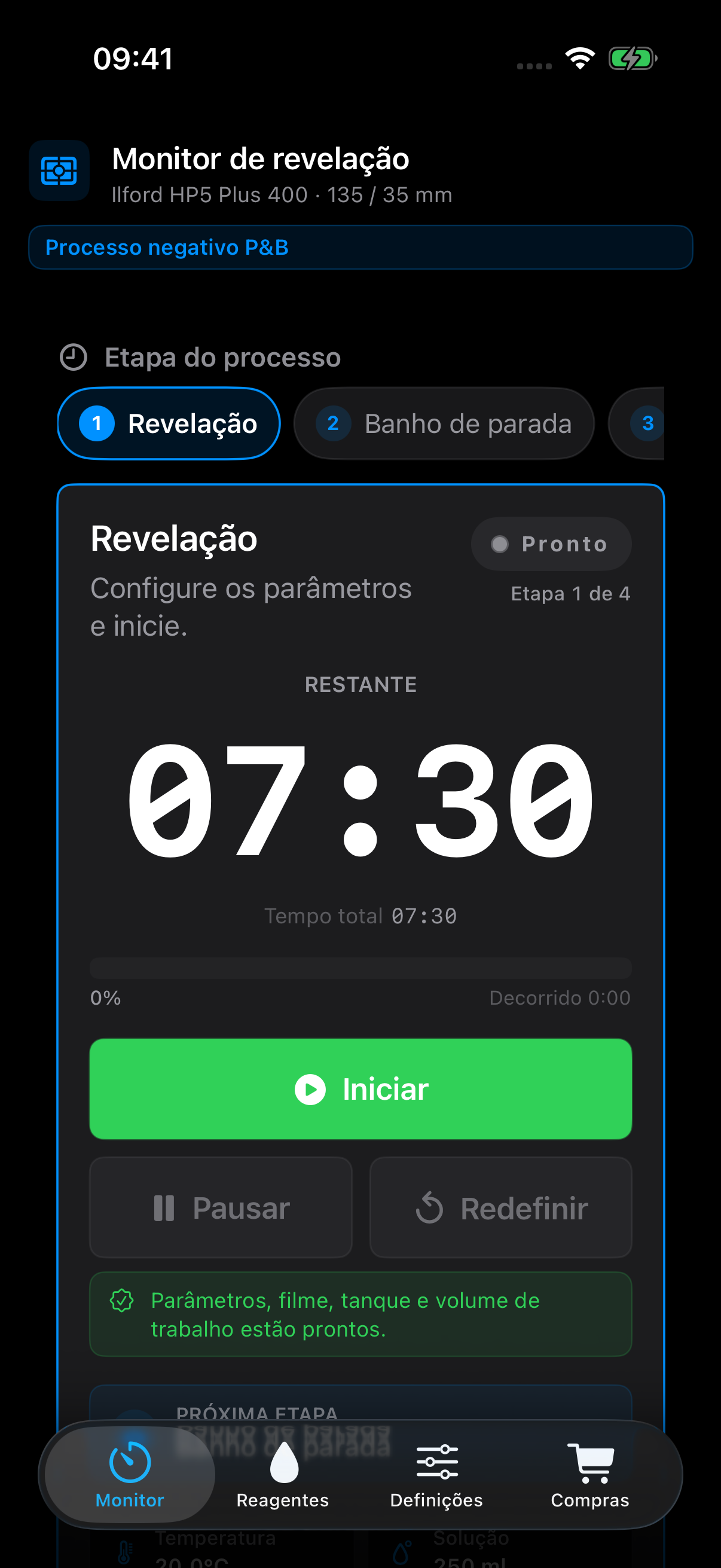 Etapa ativa do FilmDevMonitor num ecrã discreto, adaptado à câmara escura.
