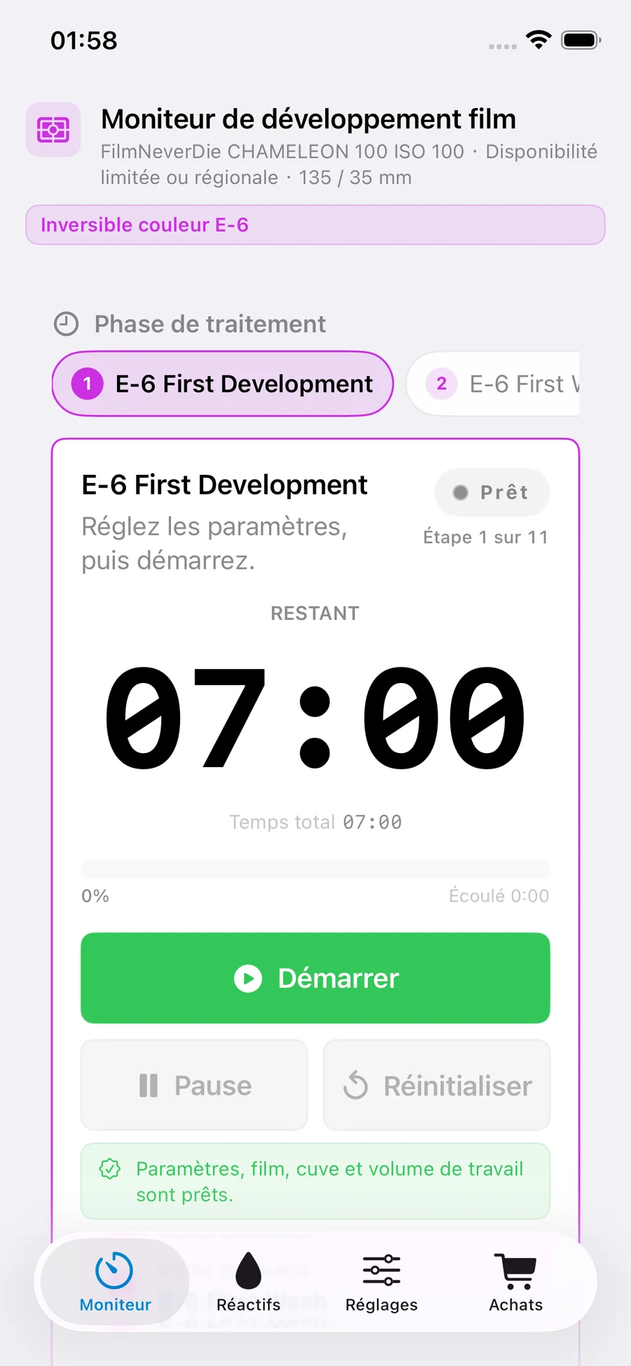 FilmDevMonitor affiche le procédé ordonné, le minuteur et les commandes de l'étape active.