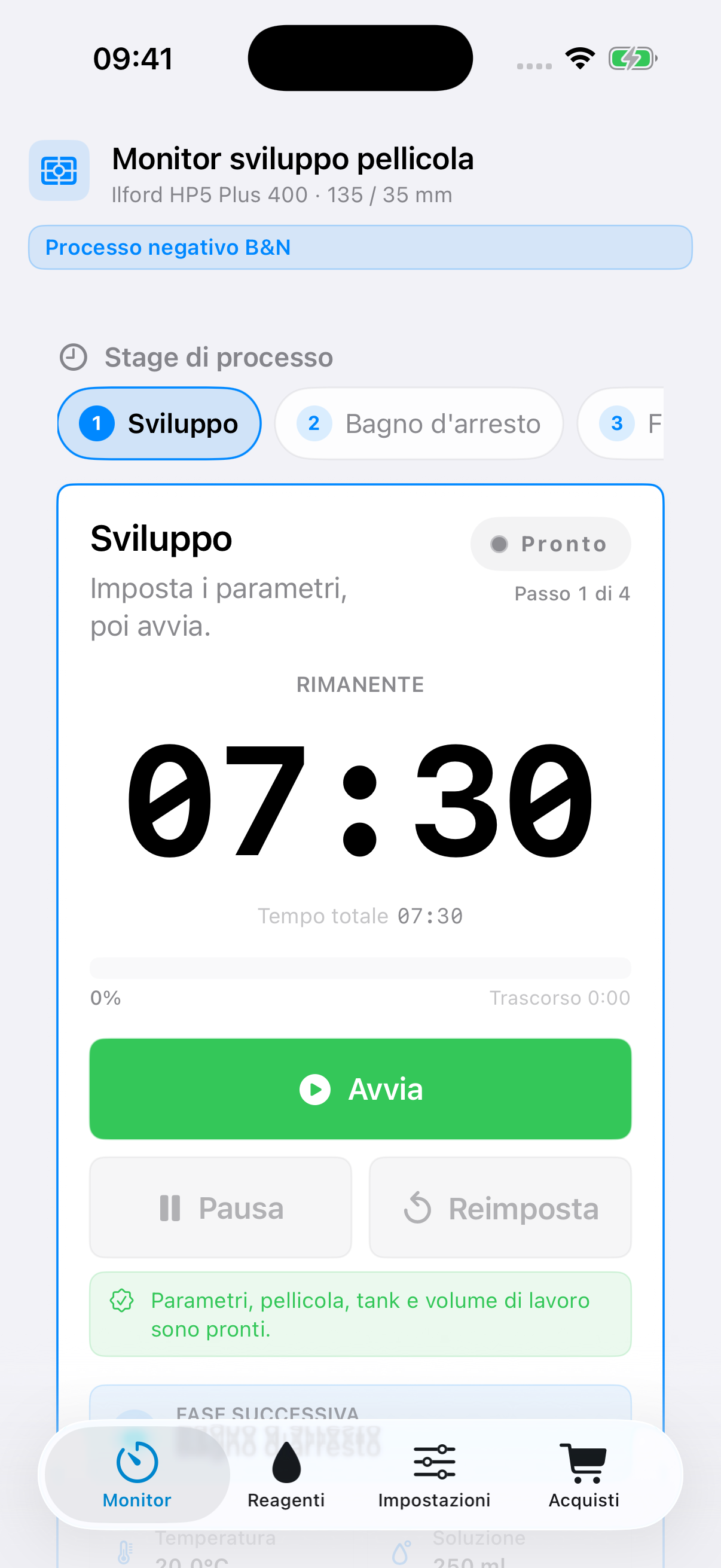 Schermata di monitoraggio delle fasi di FilmDevMonitor con processo ordinato, timer e comandi operativi.