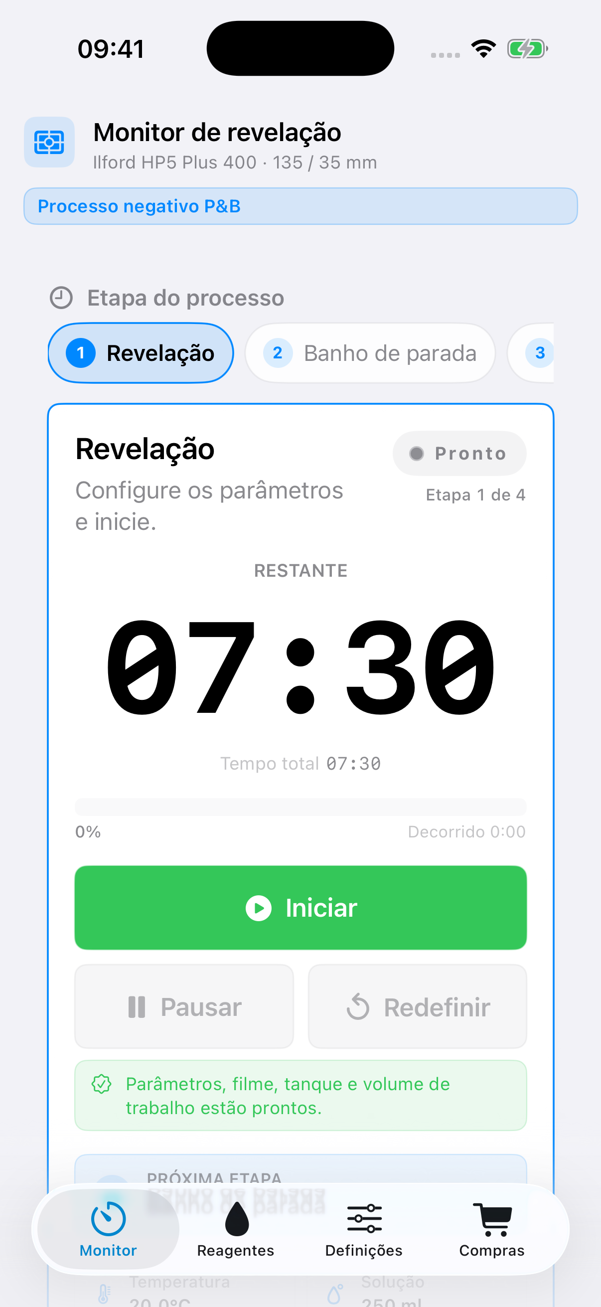 Monitor de etapas do FilmDevMonitor com processo ordenado, temporizador e controlos de operação.